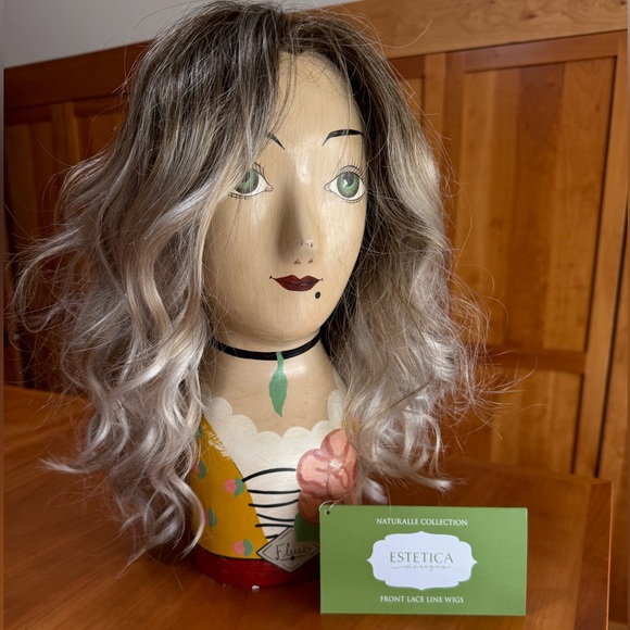 The Avalon wig by Estetica in vanilla macchiato - Picture 8 of 10